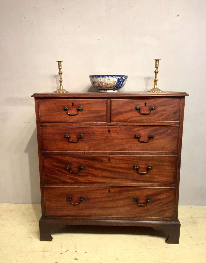 Georgian antique mahogany chest of drawers.