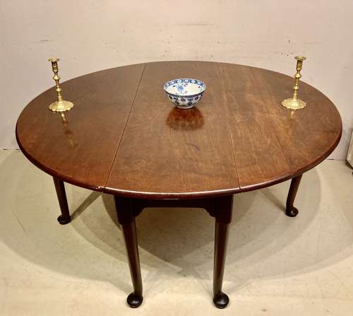 Georgian mahogany drop leaf dining table.