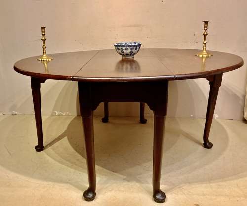 Georgian mahogany drop leaf dining table.