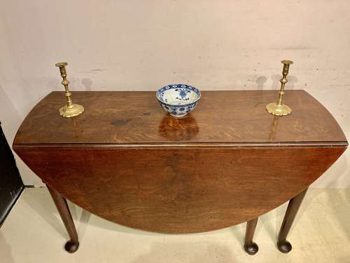 Georgian mahogany drop leaf dining table.