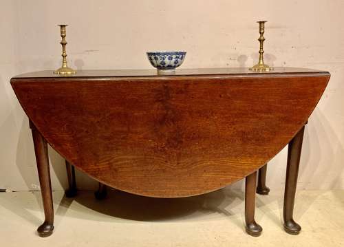Georgian mahogany drop leaf dining table.