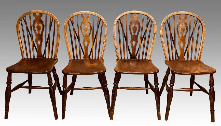 Set of 4 Georgian country Windsor dining chairs.