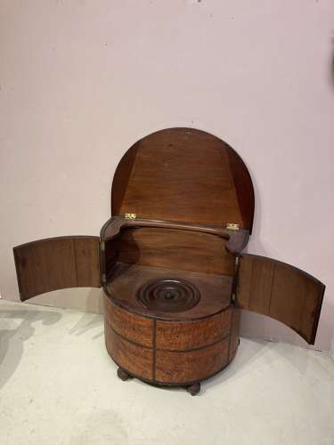 Georgian satinwood commode chest.