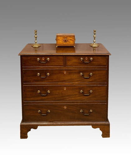 Antique Georgian mahogany chest of drawers.