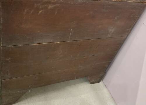 Antique Georgian mahogany chest of drawers.