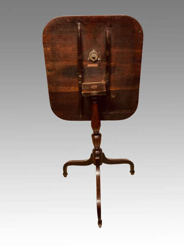 Georgian mahogany lamp table.