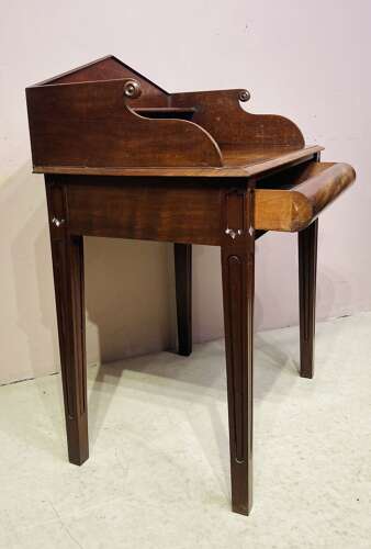 Georgian mahogany side table.