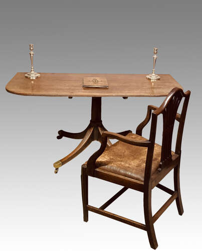 Georgian mahogany twin pedestal dining table.