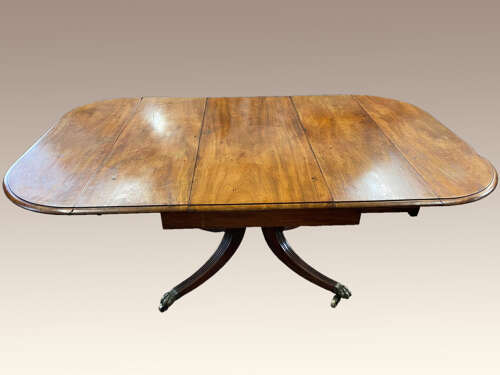 Georgian mahogany extending dining table.