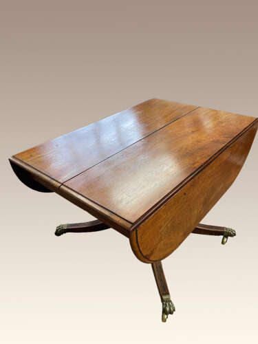 Georgian mahogany extending dining table.