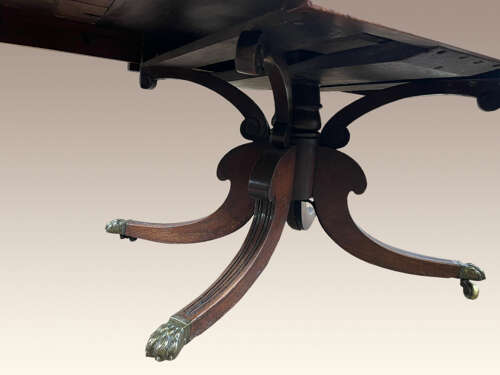 Georgian mahogany extending dining table.