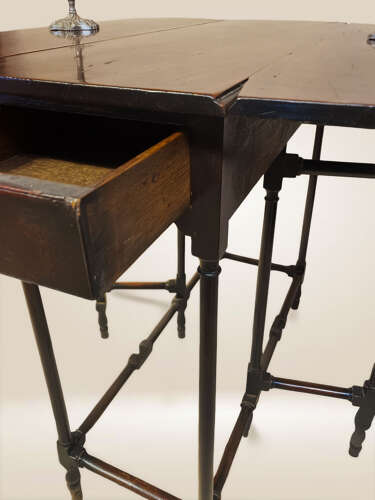 Georgian mahogany spider leg drop leaf table.