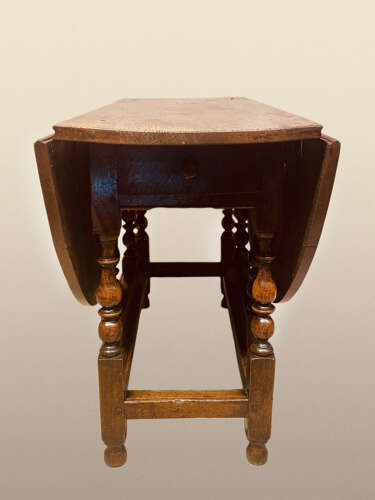 Georgian oak Gateleg table.