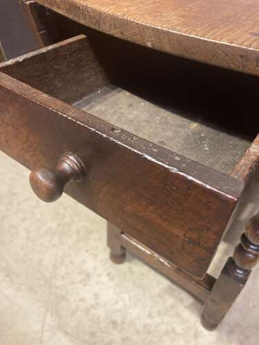 Georgian oak Gateleg table.