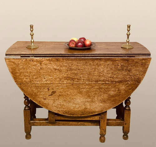 Georgian oak Gateleg table.